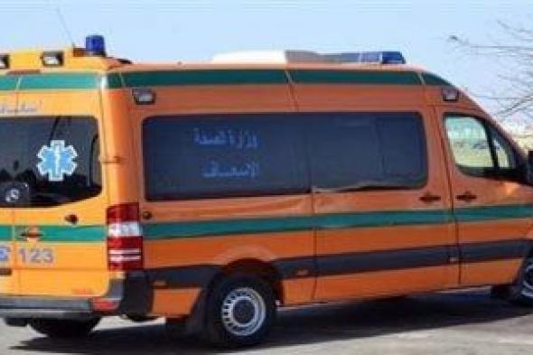 إصابة شخص صدمته سيارة أثناء عبوره طريق الوحات الصحراوى