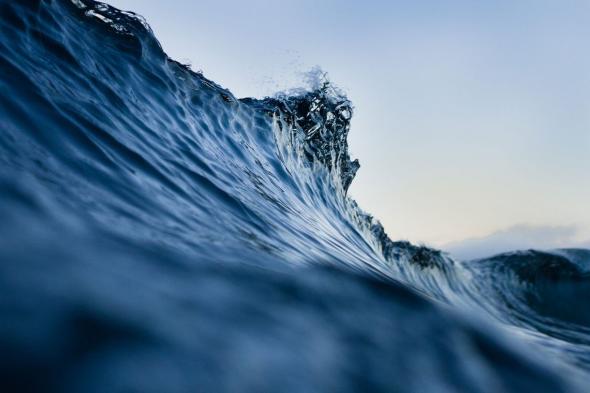هل نستطيع توليد الطاقة من أمواج البحر؟