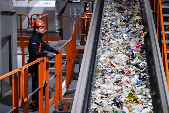 السويد تعزز من تدوير البلاستيك بمصنع عملاق