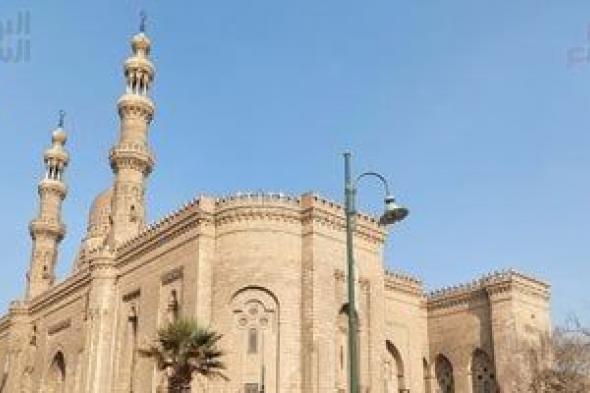 زخارف إسلامية نادرة تزين أروقة مسجد الرفاعى