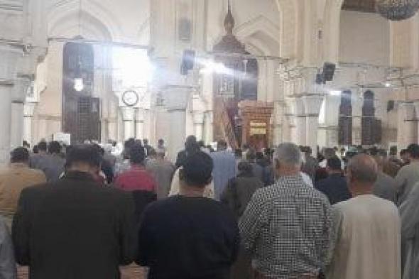 قبلة أهالى قنا.. صلاة التراويح من مسجد سيدى عبد الرحيم القنائى.. فيديو