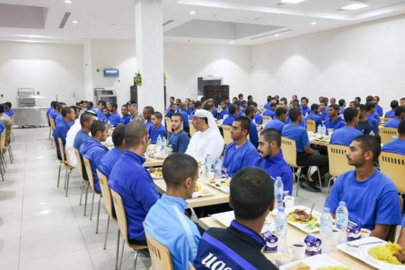 شرطة أبوظبي تشارك مجندي الخدمة الوطنية مأدبة إفطار رمضاني