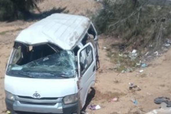 إصابة 16 شخصا فى حادث تصادم سيارتين على طريق الفرافرة ديروط بالوادى الجديد