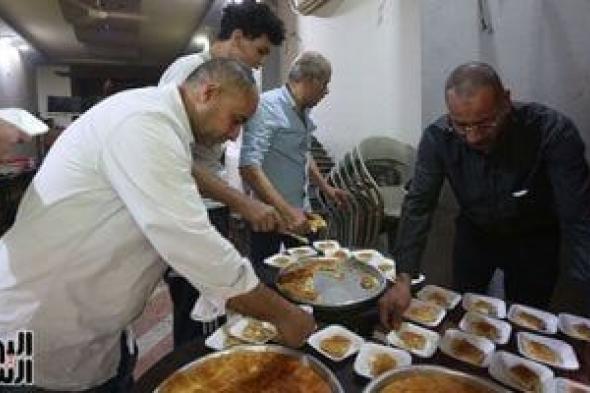 العمرانية عاملة عظمة.. تجهيز مائدة إفطار جماعية للأهالى وزينة رمضان تغطى الشوارع