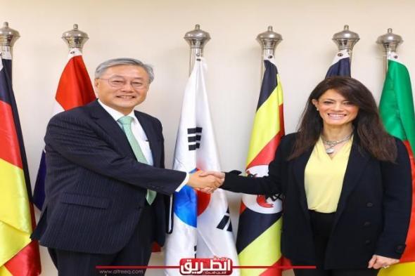 وزيرة التعاون تلتقي السفير الكوري لدى مصر لبحث مواصلة العلاقات الاقتصادية المشتركةاليوم الخميس، 4 أبريل 2024 12:32 مـ