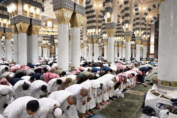 بالصور.. أجواء إيمانية وروحانية خلال صلاة القيام بالمسجد النبوي