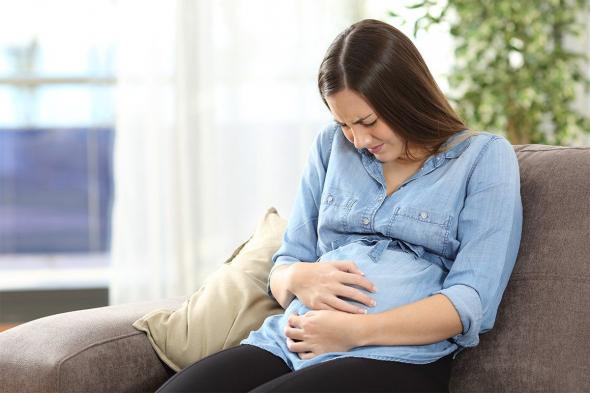 متى تبدأ نغزات الحمل: علامة مبكرة أم شعور عادي؟