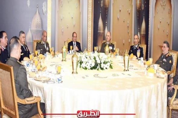 الرئيس السيسي يحضر حفل سحور القوات المسلحةاليوم الجمعة، 5 أبريل 2024 12:39 صـ