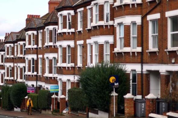 أسعار المنازل في بريطانيا تنخفض للمرة الأولى منذ ستة شهور