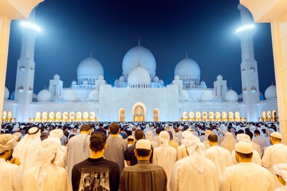 أكثر من 70 ألف مصل أحيوا ليلة 27 رمضان في جامع الشيخ زايد بأبوظبي