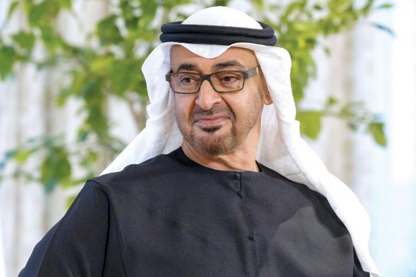 رئيس الدولة يتبادل هاتفياً تهاني عيد الفطر مع سلطان عمان وملك البحرين