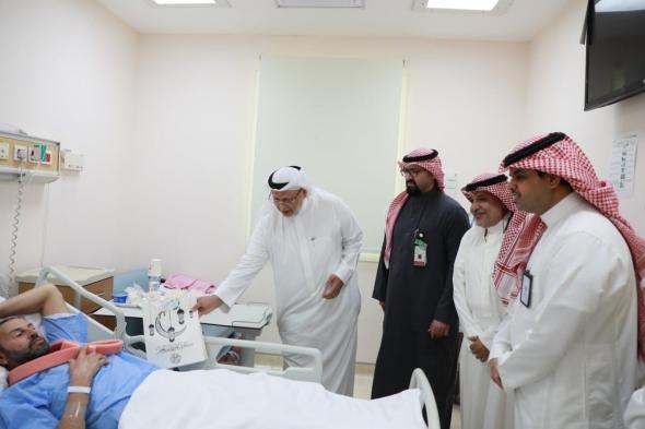 فريق "العلاج الآمن" يعايد المرضى بمستشفيات جدة ويشاركهم فرحة العيد