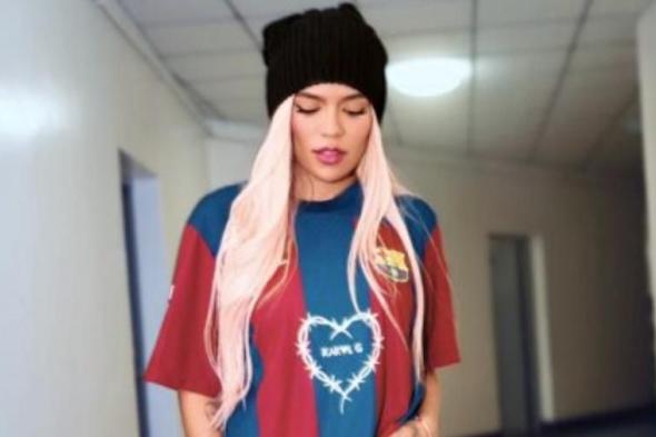 برشلونة يرتدي «لوغو» مطربة كولومبية في «الكلاسيكو»