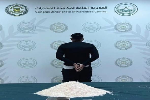 ضبط مقيم بمحافظة جدة لترويجه 3 كيلوجرامات من مخدر الشبو