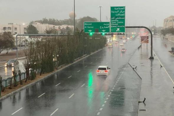 شرطة أبوظبي تدعو للالتزام بالقيادة الآمنة بسبب الطقس المتقلب