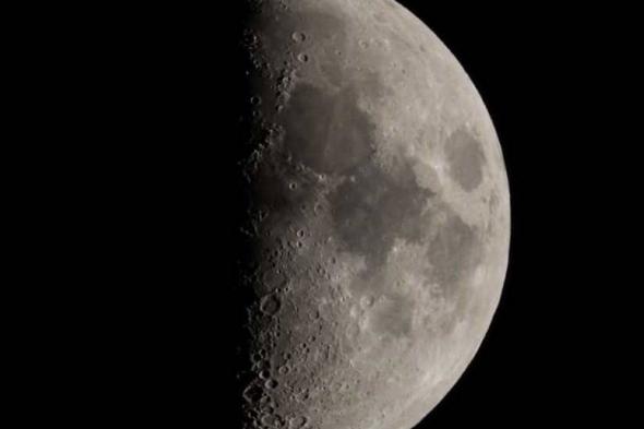 "فلكية جدة" ترصد قمر شوال في تربيعه الأول اليوم