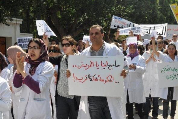 الأطباء الداخليون والمقيمون يحشدون لإضراب جديد احتجاجا على غياب الحوار وتجاهل مطالبهم