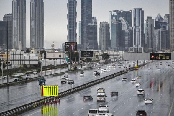 شرطة دبي توفر مساعدة فورية للمتضررين من الأمطار