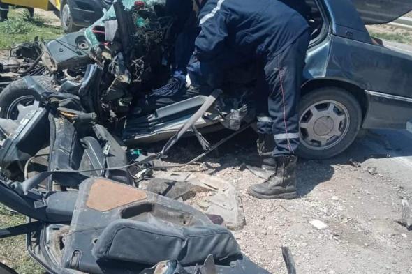 خنشلة: قتيل وجريح في حادث اصطدام سيارة بشاحنة بعين الطويلة