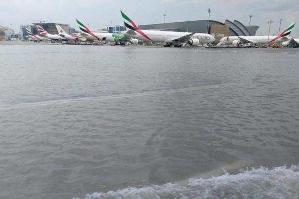 مطار دبي الدولي: نواجه اضطرابات كبيرة بسبب الطقس السيء