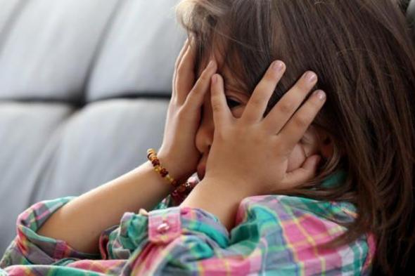 6 علامات تدل على أن طفلك تعرَّض للتحرش.. "لا تتجاهليها"