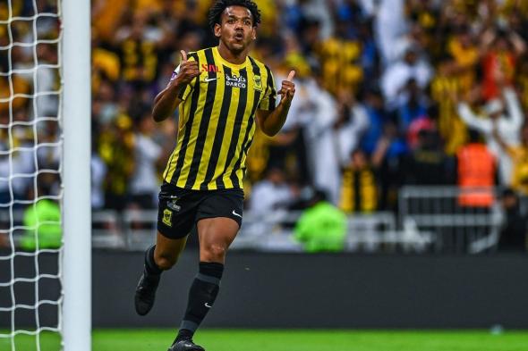 رومارينيو لاعب الاتحاد يقرر البقاء في الدوري السعودي