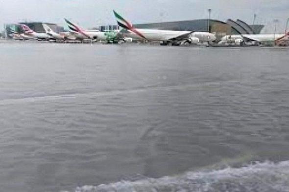الفيضانات تعمق معاناة مواطنين مغاربة علقوا في مطار دبي لأزيد من 14ساعة