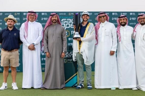 الأمريكي جون كاتلين يتوج بلقب بطولة السعودية المفتوحة للجولف 
