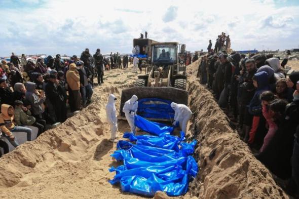 جريمة مروعة: العثور على مقبرتين جماعيتين في مستشفى ناصر تخفيان جثثاً مجهولة