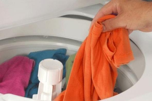 يا ربات البيوت: اغسلوا الملابس قبل تخزينها.. هتتكاثر فيها البكتريا