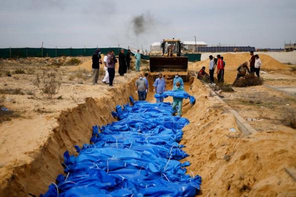 "جنوب إفريقيا" تدعو إلى تحقيق عاجل في المقابر الجماعية المكتشفة أخيراً بقطاع غزة