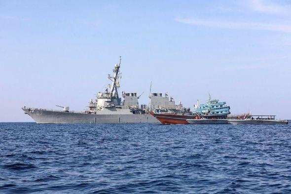الحوثي يقر باستهداف سفن أمريكية وإسرائيلية.. هيئة بريطانية: انفجار قرب سفينة قبالة عدن