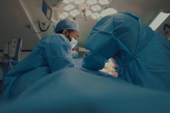 بالفيديو | استئصال ورم يزن 5 كلغم من مريض في المستشفى الميداني الإماراتي بغزة