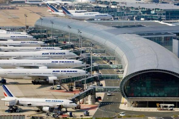 إضراب المراقبين الجويين في فرنسا يلغى آلاف الرحلات في أوروبا