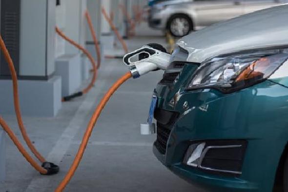 نموذج النرويج .. هل يبالغ الجميع في تأثير السيارات الكهربائية على سوق النفط العالمي؟