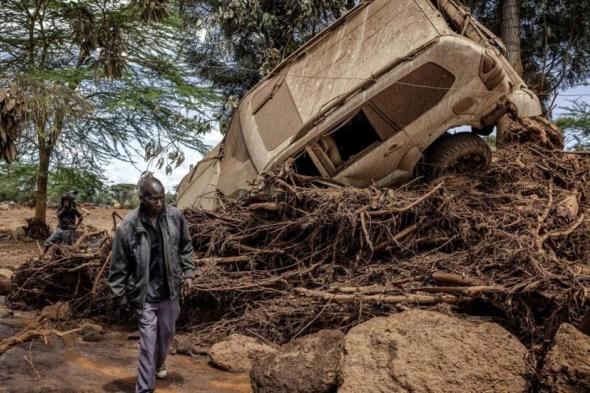 شاهد.. انهيار سد في كينيا جراء الفيضانات يتسبب بمقتل 45 شخصا  (فيديو)