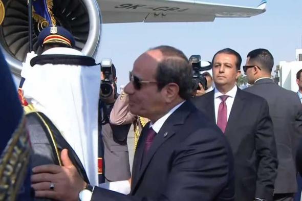 الرئيس السيسي يستقبل أمير الكويت بمطار القاهرة الدولي