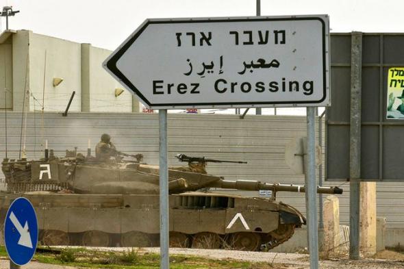 إسرائيل تسمح بمرور المساعدات من معبر إيريز إلى غزة بعد ضغوط أميركية