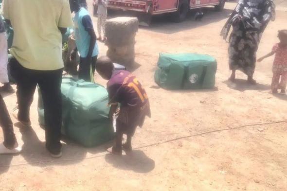 مركز “سلمان” للإغاثة يوزع آلاف الحقائب الإيوائية والسلال الغذائية في السودان