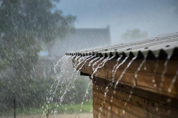 طقس نهاية الأسبوع: استمرار هطول أمطار رعدية غزيرة تؤدي إلى جريان السيول على هذه المناطق