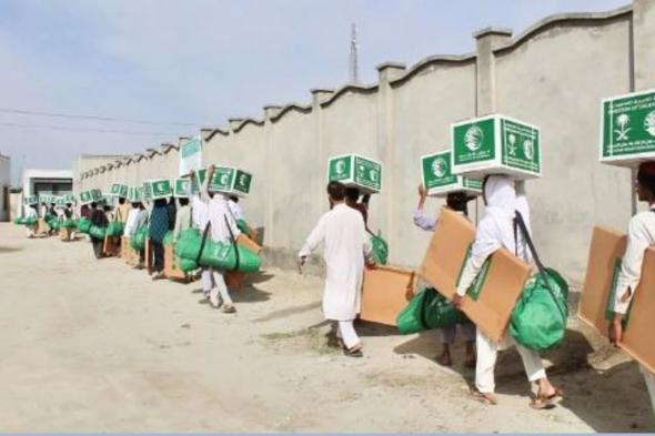 «سلمان للإغاثة» يوزع 1.367 حقيبة إيوائية في باكستان و300 طن من التمور بجمهورية تشاد