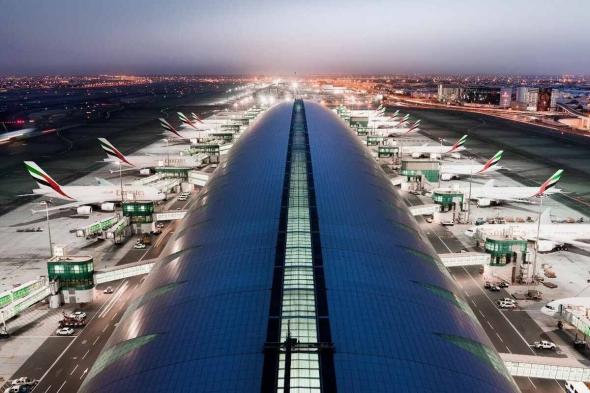تحويل مسار 5 رحلات وإلغاء 13 بسبب الطقس بمطارات دبي