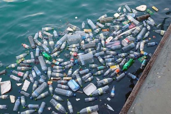 كيف تمثل النفايات البلاستيكية مشكلة للدول؟ وما أكبر العلامات التجارية المسؤولة عنها؟