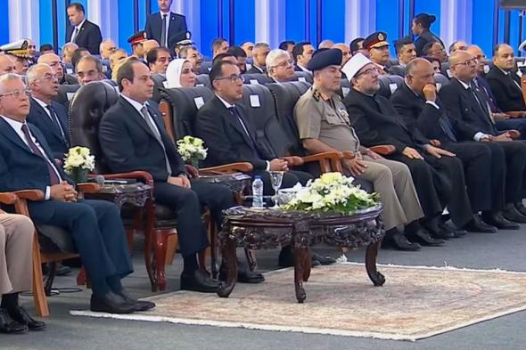 الرئيس السيسي يشاهد فيلمًا تسجيليا حول إنجازات وزارة العمل
