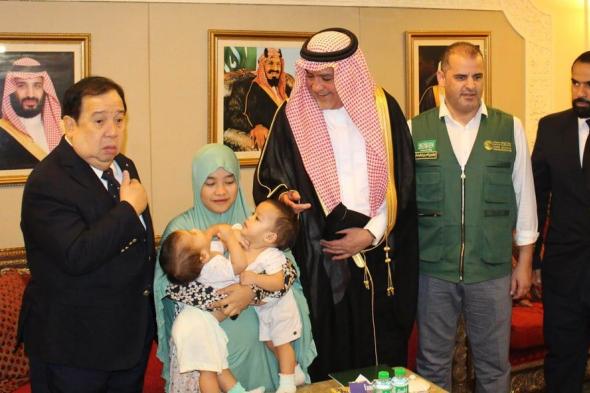 سفارة السعودية بالفلبين تستقبل التوأم عائشة وأكيزا قبل سفرهما إلى المملكة
