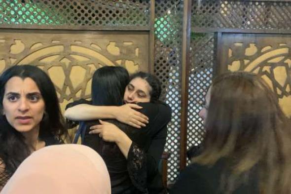 صور.. ريم أحمد تتعرض للإغماء في عزاء والدتها بالحامدية الشاذلية