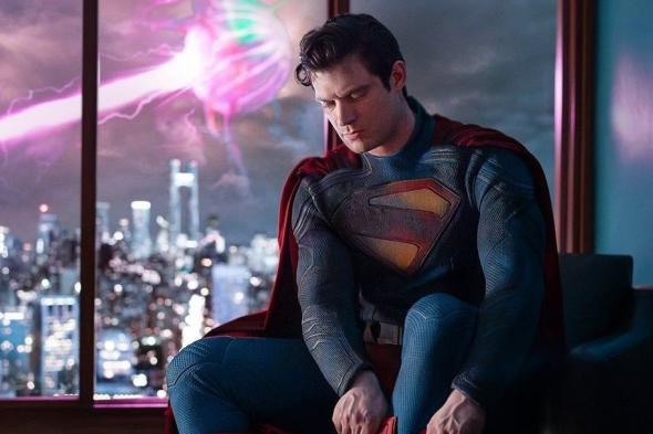 James Gunn يشاركنا النظرة الأولى للممثل David Corenswet في دور Superman