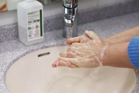 تفسير حلم غسل اليدين بالزيت في المنام