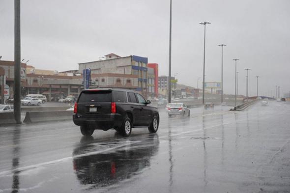 أمطار رعدية غزيرة وسيول وبرد على 6 مناطق