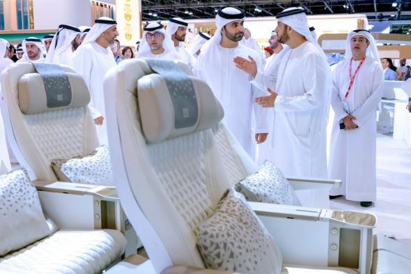 منصور بن محمد يزور معرض "سوق السفر العربي 2024"